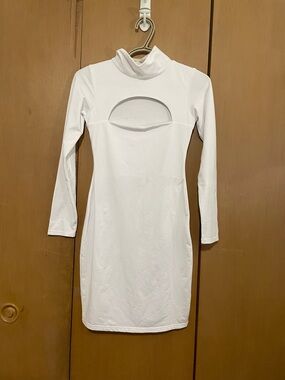 Amazon White Long-Sleeve Cutout Bodycon Dress 2/$25